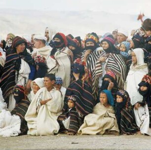 Heiratsmarkt der Berber : Gruppenportrait auf dem Heiratsmarkt der Berber in Imilchil im Hohen Atlas