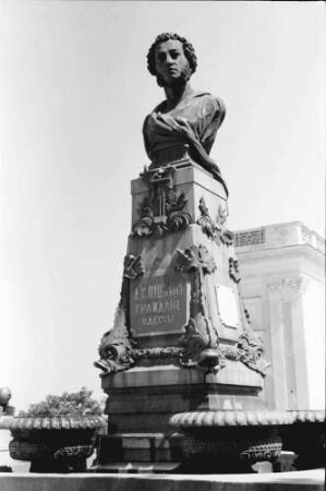 Odessa [Ukraine]: Puschkin-Denkmal auf der Hafenstraße