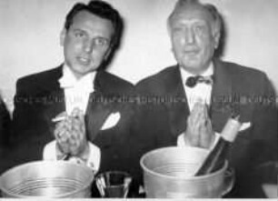 Georg Tomalla und Hans Albers auf dem Filmball 1956