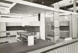 Anbauküche Katrin : Ausstellungskoje mit Anbauküche "Katrin" (1978; VEB Holzverarbeitungswerk Klosterfelde)