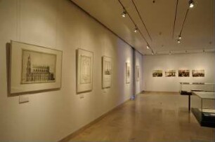 Exponate an der Nord-und Ost-Wand (Wirkungsstätten und moderne Konzertfotos)