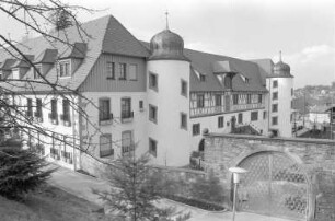 Schloss Augustenburg in Grötzingen. Fertigstellung des Wohnstifts sowie Inbetriebnahme des Restaurant- und Hotelbetriebs