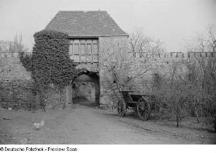Eingangstor zum Burghof des Schlosses Seeburg