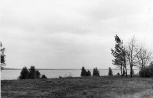 Elsterheide-Skado. Bei Geierswalde, Blick auf einen Grubensee: Stätte des ehemaligen Skado mit der Schneidemühle