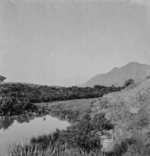 Staubecken : Staubecken des Rutshuru an den Hängen der Berge