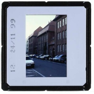 Berlin, ehemaliges Schulgebäude Pasteurstraße 7–11 : Fassaden zur Pasteurstraße