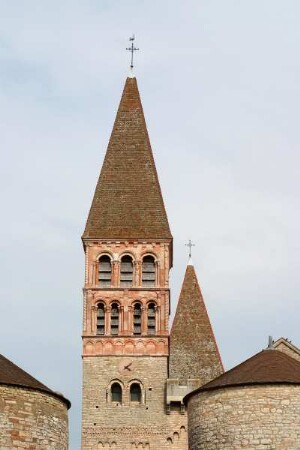 Frankreich. Bourgogne. Saone et Loire. Tournus. Tuerme von der Kirche Saint Philibert. Romanische Abteikirche
