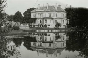 Gutshaus Gorow, Ansicht von Süden über den Teich
