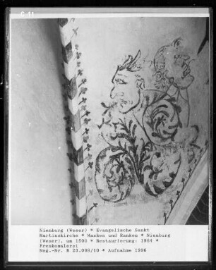 Masken und Ranken