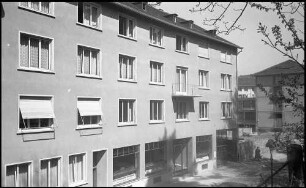 Freiburg: [Rombach] Verlagsgebäude vom Colombipark, Blick von Südwesten