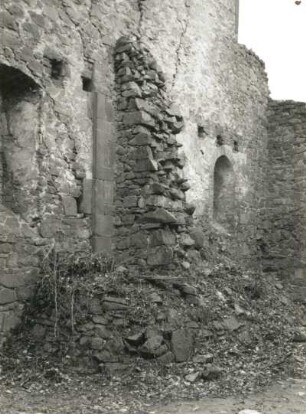 Meißen-Klosterhäuser, Hochuferstraße. Ruine des Benediktiner-Nonnenklosters zum Heiligen Kreuz (1201/1250). Wandrest