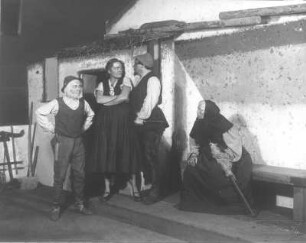 Griselda. Zehn Szenen von Gerhart Hauptmann. Staatsschauspiel Dresden, Dresdner Erstaufführung 14.10.1931 : Erich Ponto als Vater Helmbrecht, Grethe Volckmar als Griselda, Willi Kleinoschegg als Markgraf Ulrich und Lotte Crusius als Mutter Helmbrecht