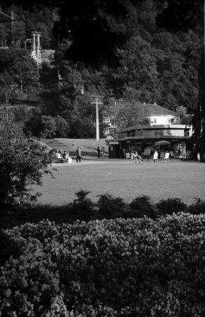 Freiburg: Talstation der Schlossbergbahn im Stadtgarten