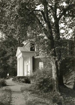 Oranienbaum-Wörlitz, Wörlitzer Park. Pantheon (1795-1796; G. C. Hesekiel nach F. W. von Erdmannsdorff) am Großen Walloch