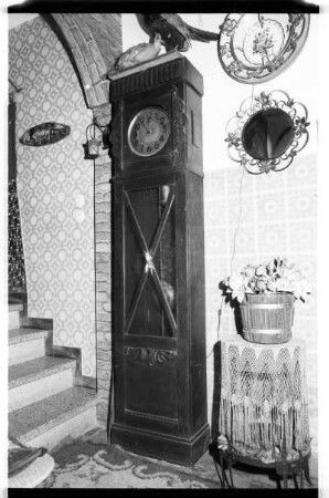 Flur mit Standuhr