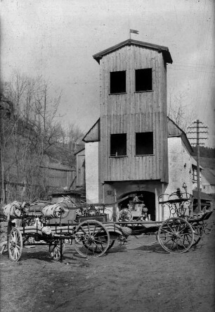 Feuerspritzen und Schlauchwagen der FFW Steinbach am Spritzenhaus
