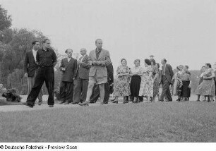 Besucher auf dem Ausstellungsgelände (Park)