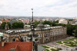 Dresden-Altstadt. Blick vom Hausmannsturm des Schlosses über die Gemäldegalerie (1847/1854; G. Semper) nach Westen