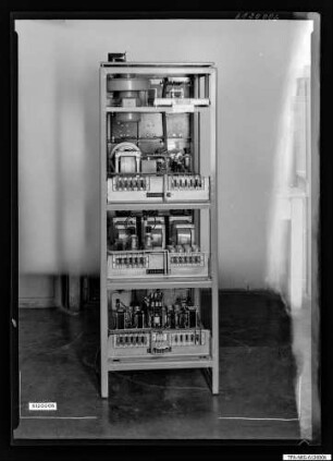 Einschub eines nicht näher bezeichneten Geräts, Bild 3, Foto 1961