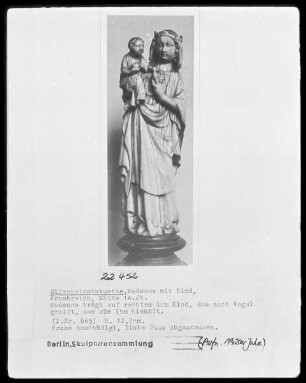 Madonna mit Kind, das nach einem Vogel greift, den Maria ihm hinhält