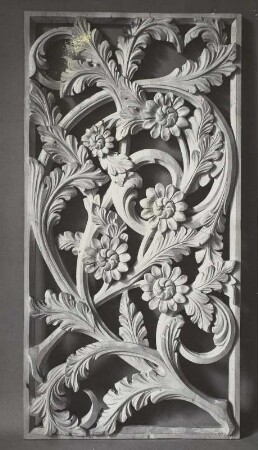 Orgelprospekt mit floralen Motiven (linker Teil)