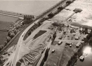 Luftbildaufnahmen von Karlsruhe. Knielingen/Raffinerien - Bau der neuen Rheinbrücke bei Maxau