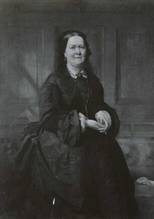 Bildnis Frau Hauschild : Scholtz, Julius: Bildnis Frau Hauschild (vielleicht Marie Else Hauschild, geborene Kröhe, Gattin des Kommerzienrates Maximilian Hauschild (1804–1877) in Dresden - wohl dieser 1869 vom Maler porträtiert s. Boetticher Werkverzeichnis, in Familienbesitz; Mutter des Kommerzienrates Max Hauschild (1839–1926) und des Architekten Alfred Moritz Hauschild (1841–1929))