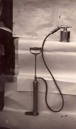 Foto kleine Sprühflasche mit Pumpe