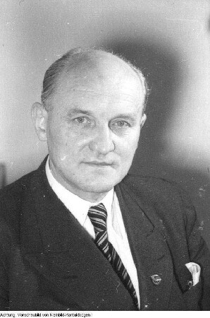 Dresden. Wilhelm Adam (NDPD), Minister für Finanzen, 1950-1952, in der Landesregierung Sachsen (ehemaliger 1. Adjutant der 6. Armee unter Generalfeldmarschall Friedrich Paulus), 1950