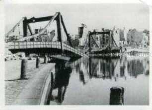 Die zerstörte Admiral-Scheer-Brücke in Berlin