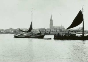Emmerich : Emmerich. Blick über den Rhein mit Frachtseglern gegen die Stadt mit Pfarrkirche St. Aldegunis von Süden