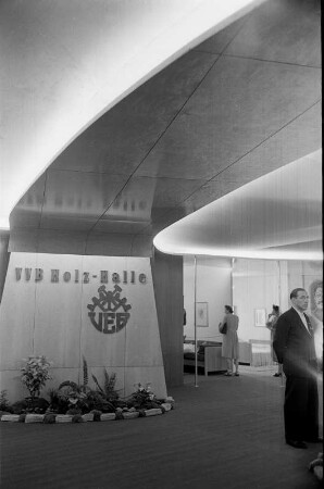Messestand des VEB Holz Halle