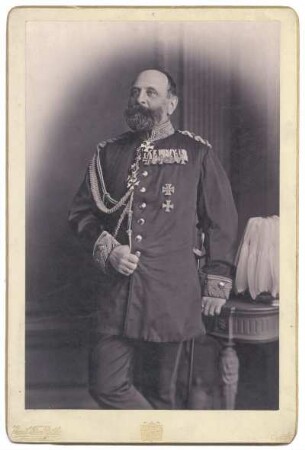 Portrait eines Mannes in Uniform