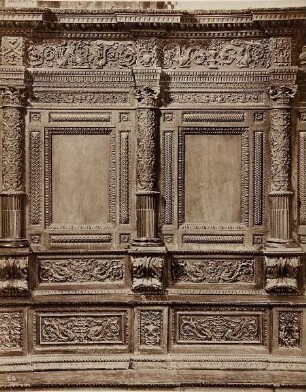Pistoia - Dettaglio dello Scanno del Secolo XVI nel Palazzo del Comune