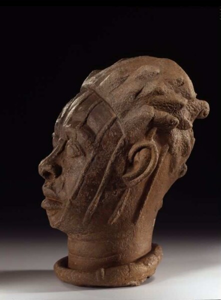 Commemorative head of a king or dignitary