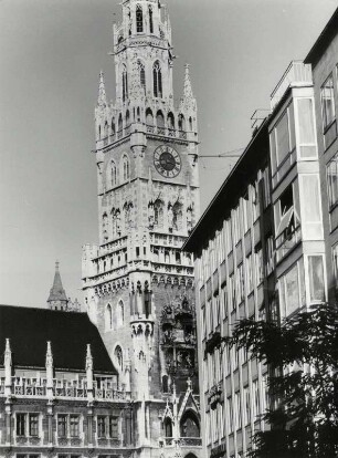 Der 85 Meter hohe Turm des Rathauses