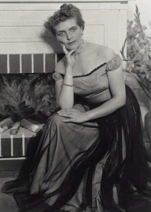 Porträt einer Dame im Abendkleid