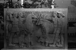 Bukarest: Vier Reliefs von Grosu Christea