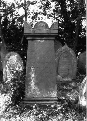 Grabstein 823