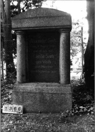 Grabstein 1366 [Hahn S. 196 Grab-Nr. 1923/24]