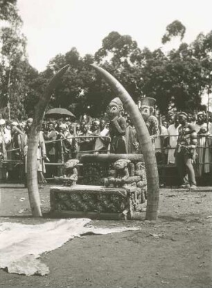 Thron des König Njoya bei einem Staatsbesuch 1960