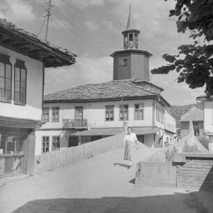 Die bulgarische Kleinstadt Trjawna an den nördlichen Hängen des Balkangebirges liegend