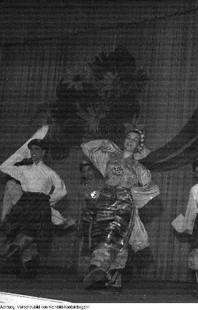 Dresden, Staatliches Volkskunstensemble der DDR. Darbietungen von Tänzern, Chor und Kapelle, April 1956