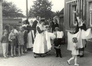 Hochzeit in Radibor : Gesellschaftliche Volkskultur - Sitten im Laufe des menschlichen Lebens - Hochzeit. Ort: Radwor / Radibor. Hochzeit.