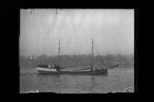Delphin III ex Frieda Höge -47 ex Annemarie ex Elsbeth Grünow ex Kustvaart ex Gravenhage II (1918), Emil Haase, Hamburg