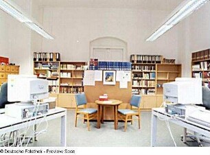 Sächsische Landesbibliothek - Staats- und Universitätsbibliothek Dresden. Außenstelle Deutsche Fotothek. 1. Obergeschoss. Dienstzimmer Referat Fachreferenten (Fachreferate Architektur, Musikgeschichte, Malerei/Grafik und Kunsthandwerk/Plastik) : Dresden-Neustadt, Bautzner Straße 19. Sächsische Landesbibliothek - Staats- und Universitätsbibliothek Dresden. Außenstelle Deutsche Fotothek. 1. Obergeschoss. Dienstzimmer Referat Fachreferenten (Fachreferate Architektur, Musikgeschichte, Malerei/Grafik und Kunsthandwerk/Plastik)