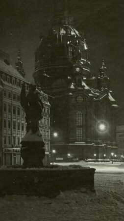 Frauenkirche : Blick vom Türkenbrunnen über den Neumarkt zur Frauenkirche