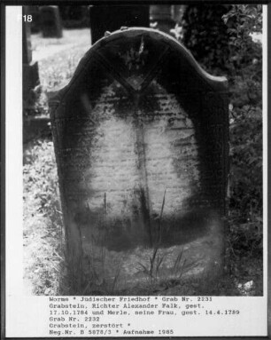 Grabstein des Alexander Falk (gestorben 1784.10.17) und seiner Frau Merle (gestorben 1789.04.14)
