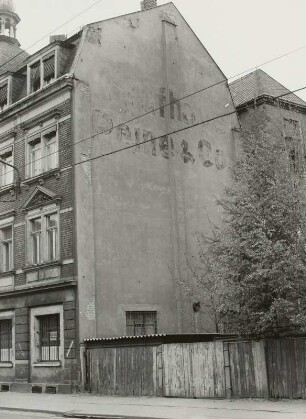 Dresden-Pieschen, Bürgerstraße 58. Wohnhaus (um 1890) mit Laden