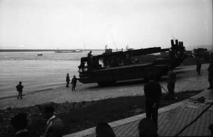 Ichenheim: Rheinübergang; Amphibienfahrzeuge für Pontonteile